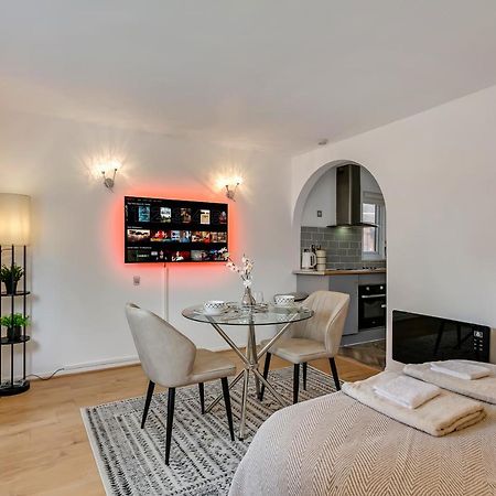 Aryas Apartments London Edgware Екстериор снимка