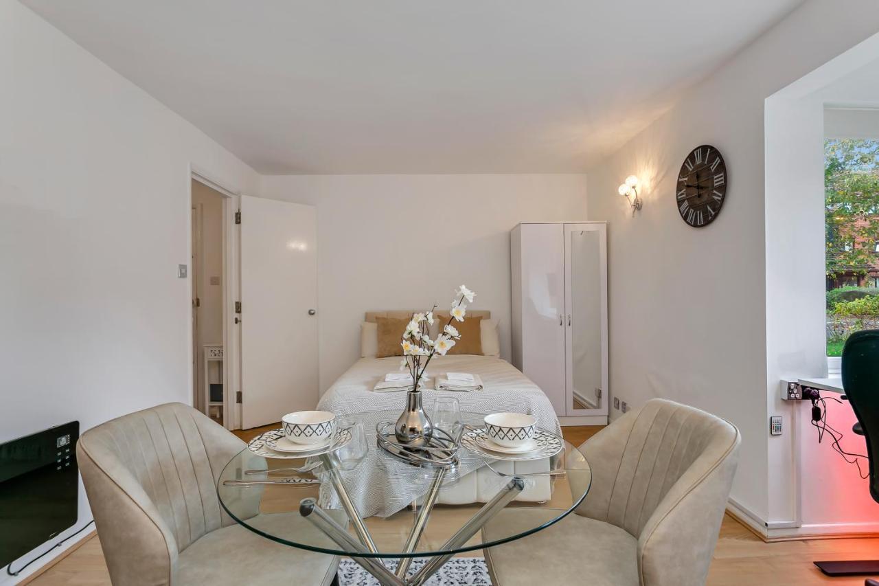Aryas Apartments London Edgware Екстериор снимка