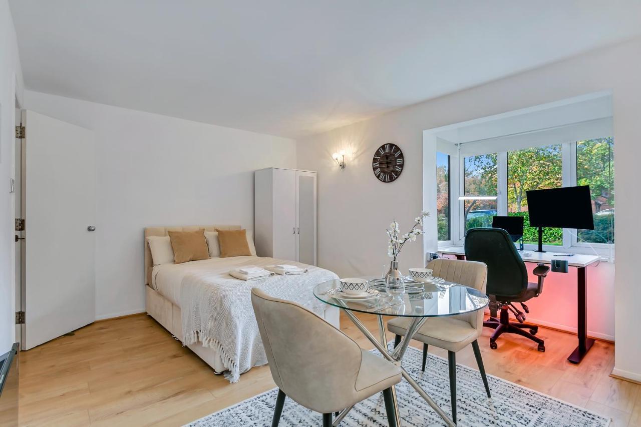 Aryas Apartments London Edgware Екстериор снимка