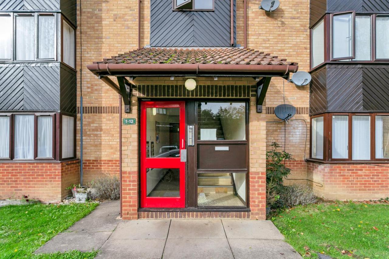 Aryas Apartments London Edgware Екстериор снимка