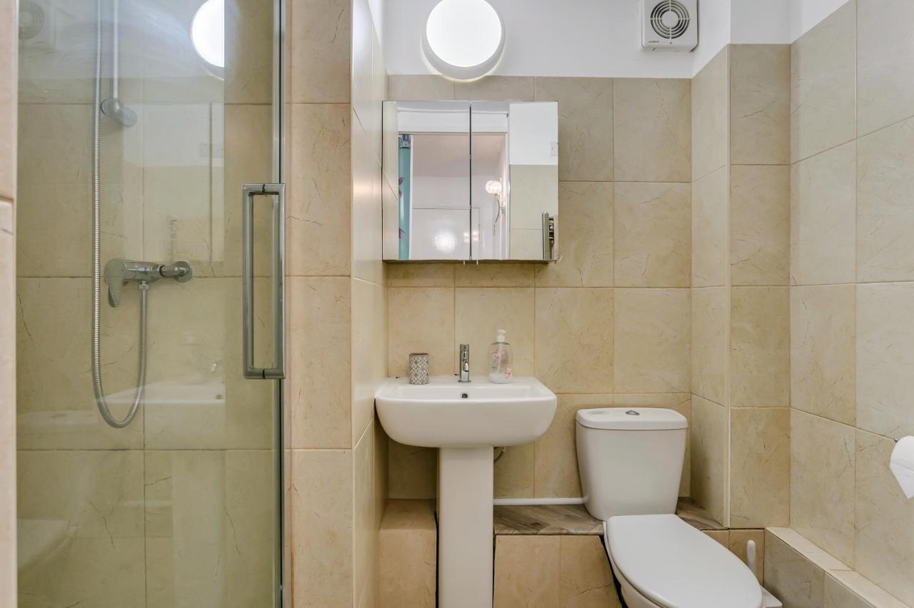 Aryas Apartments London Edgware Екстериор снимка